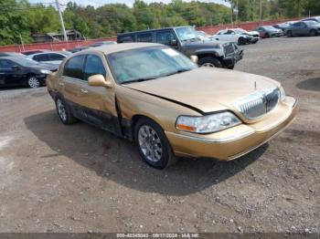  Salvage Lincoln Towncar