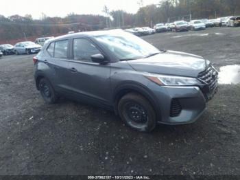  Salvage Nissan Kicks