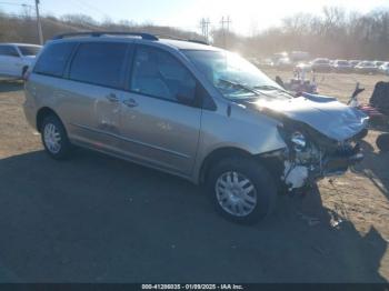  Salvage Toyota Sienna