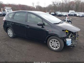  Salvage Toyota Prius v