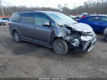  Salvage Toyota Sienna