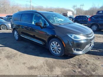  Salvage Chrysler Pacifica