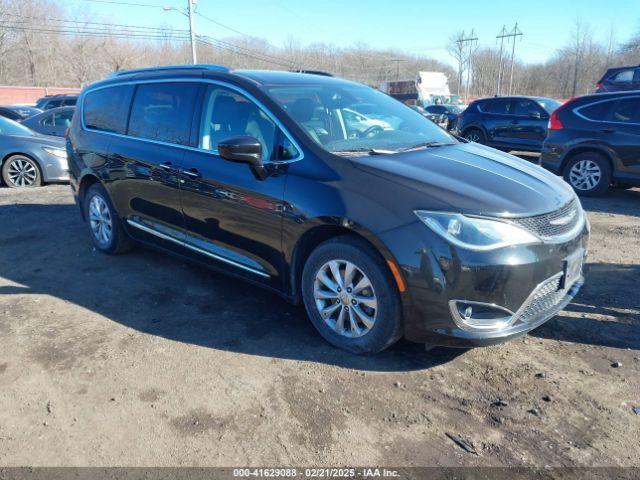  Salvage Chrysler Pacifica