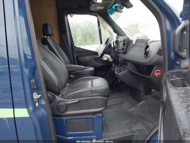  Salvage Mercedes-Benz Sprinter 2500