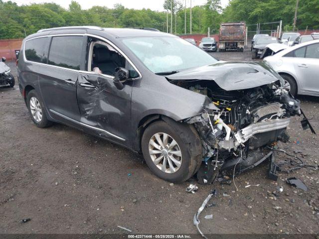  Salvage Chrysler Pacifica