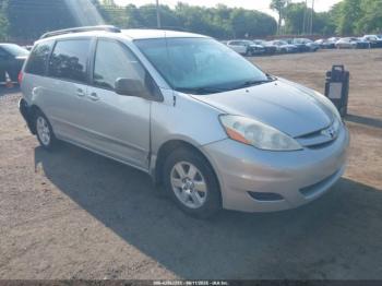  Salvage Toyota Sienna