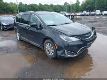  Salvage Chrysler Pacifica