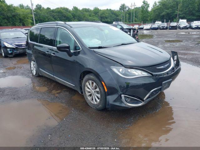  Salvage Chrysler Pacifica