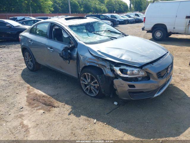  Salvage Volvo S60 Cross Country