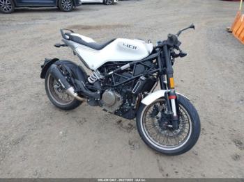  Salvage Husqvarna Vitpilen 401 Svartpilen 4