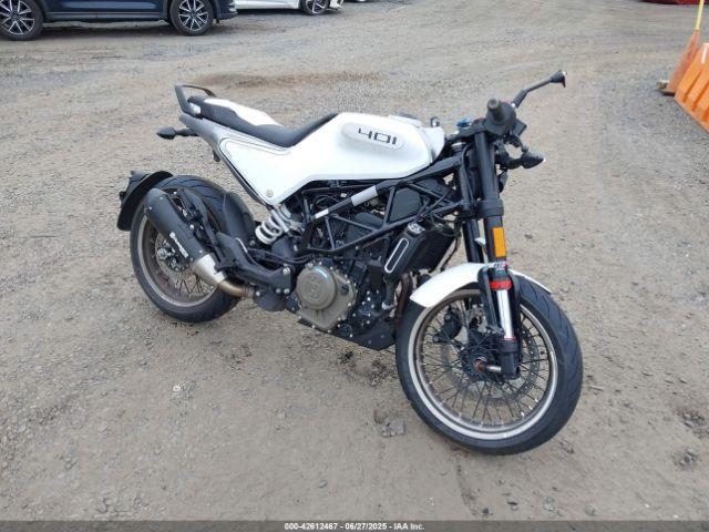  Salvage Husqvarna Vitpilen 401 Svartpilen 4