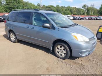  Salvage Toyota Sienna