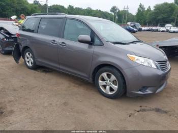  Salvage Toyota Sienna