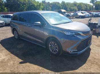 Salvage Toyota Sienna