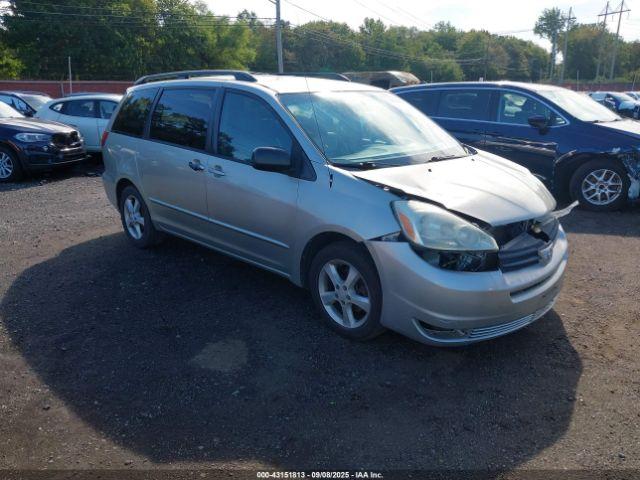  Salvage Toyota Sienna