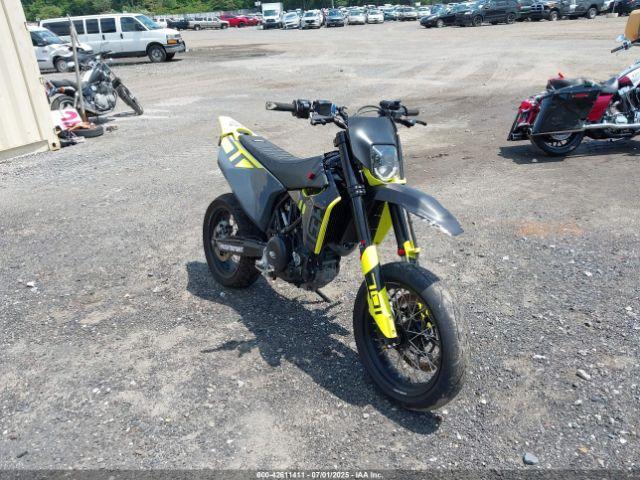  Salvage Husqvarna Supermoto 701