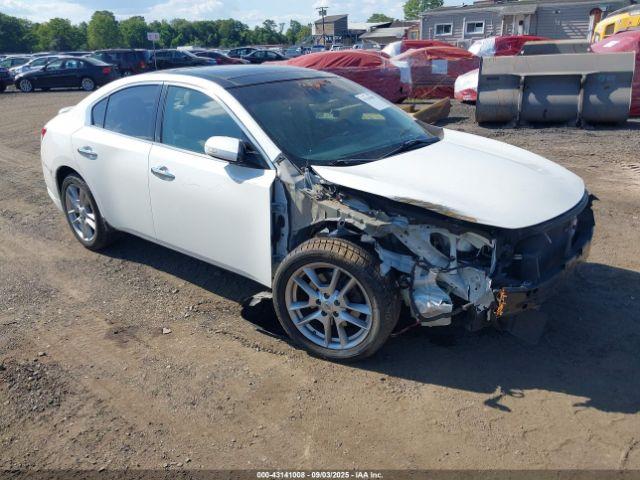  Salvage Nissan Maxima