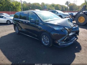  Salvage Toyota Sienna