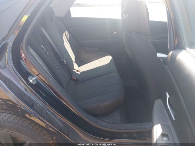 Hyundai ELANTRA Sel Image 2