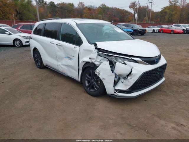  Salvage Toyota Sienna