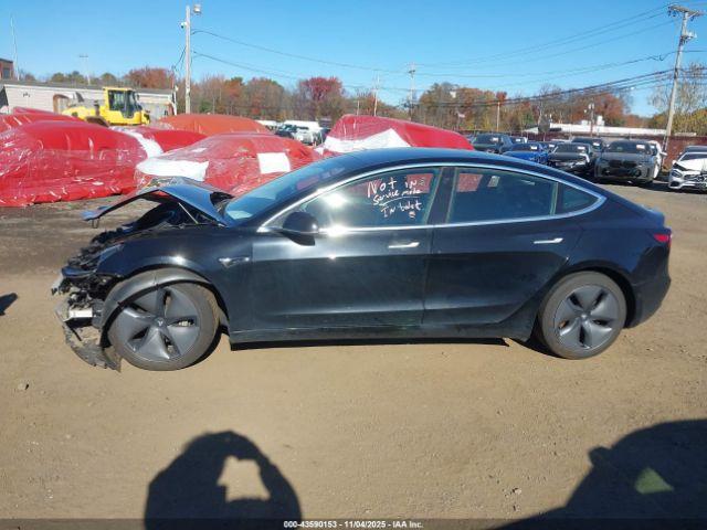 Tesla Model 3 Image 18
