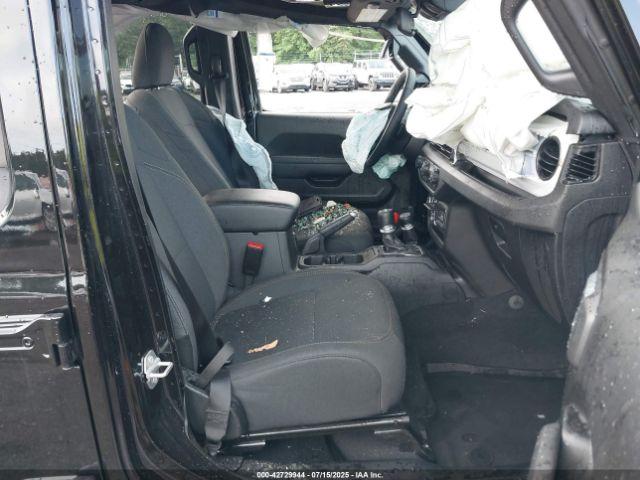 Jeep Wrangler 4-door Summit 4x4 Image 4