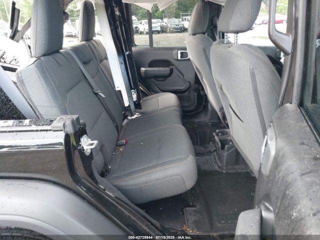 Jeep Wrangler 4-door Summit 4x4 Image 14