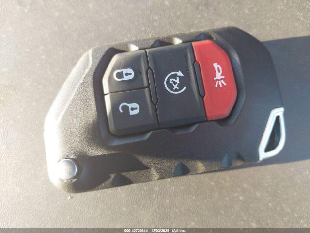 Jeep Wrangler 4-door Summit 4x4 Image 12