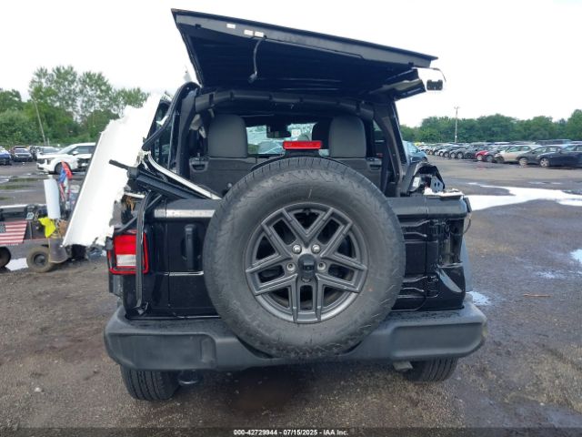 Jeep Wrangler 4-door Summit 4x4 Image 16