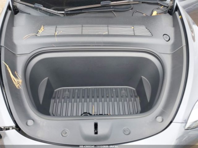 Tesla Model Y Performance Dual Motor All-wheel Drive Image 8