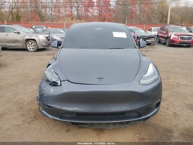 Tesla Model Y Performance Dual Motor All-wheel Drive Image 11