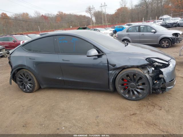 Tesla Model Y Performance Dual Motor All-wheel Drive Image 14