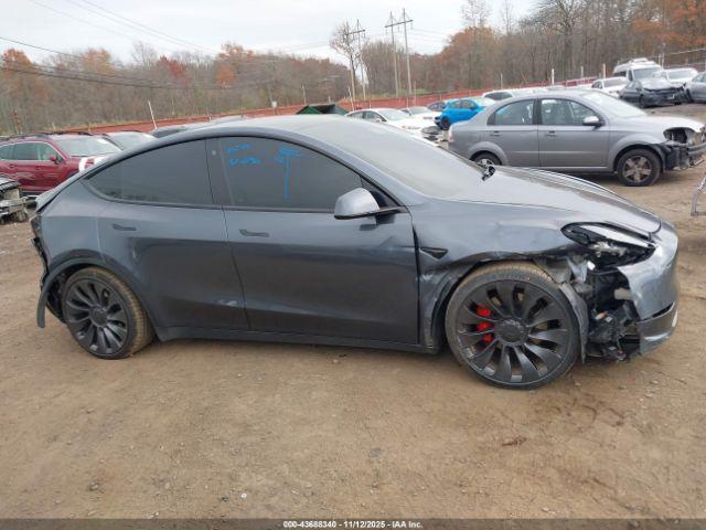 Tesla Model Y Performance Dual Motor All-wheel Drive Image 14