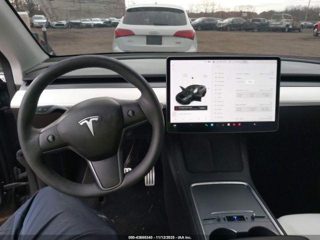 Tesla Model Y Performance Dual Motor All-wheel Drive Image 13