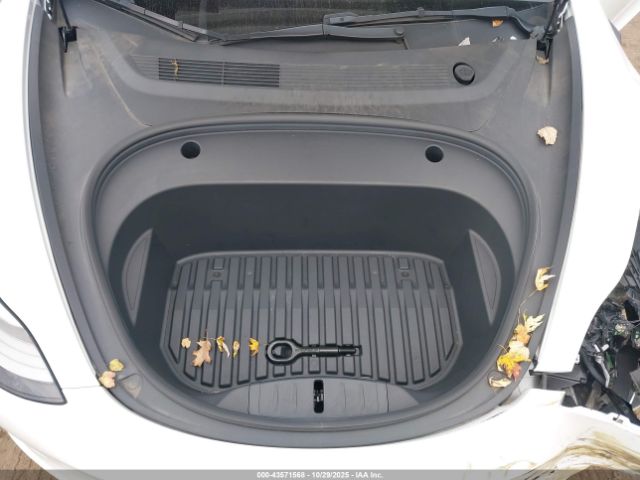 Tesla Model 3 Long Range Dual Motor All-wheel Drive Image 9