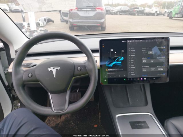 Tesla Model 3 Long Range Dual Motor All-wheel Drive Image 10