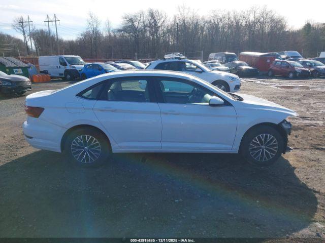 Volkswagen Jetta Image 2