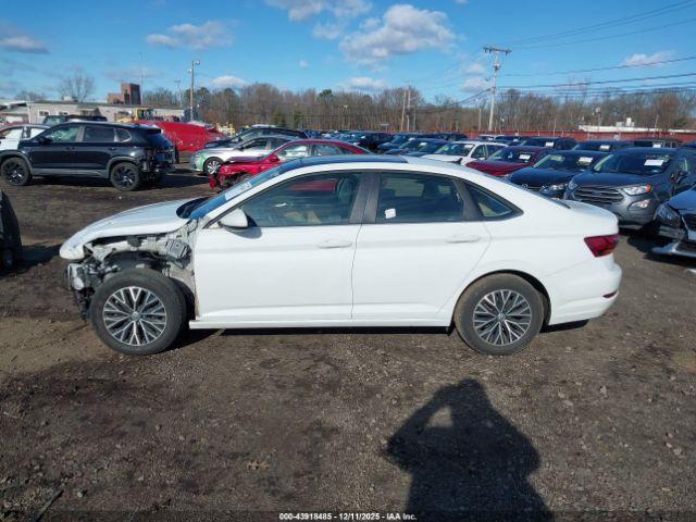 Volkswagen Jetta Image 16