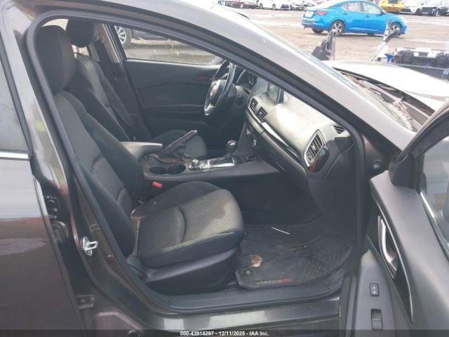 Mazda Mazda3 I Touring Image 10