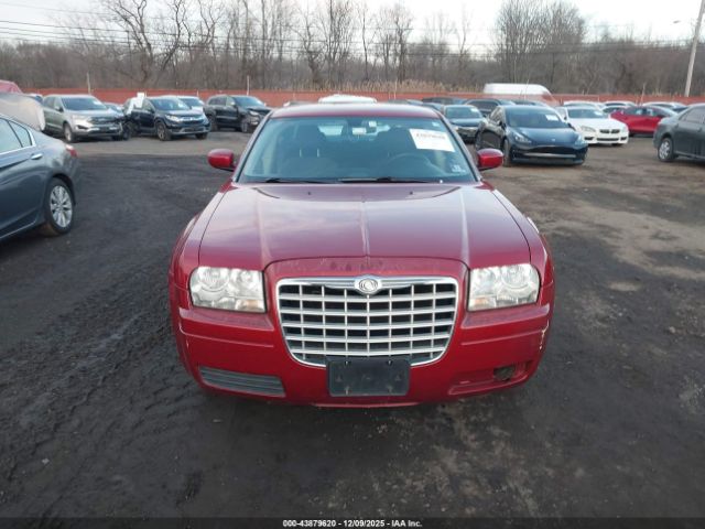 Chrysler 300 Image 16